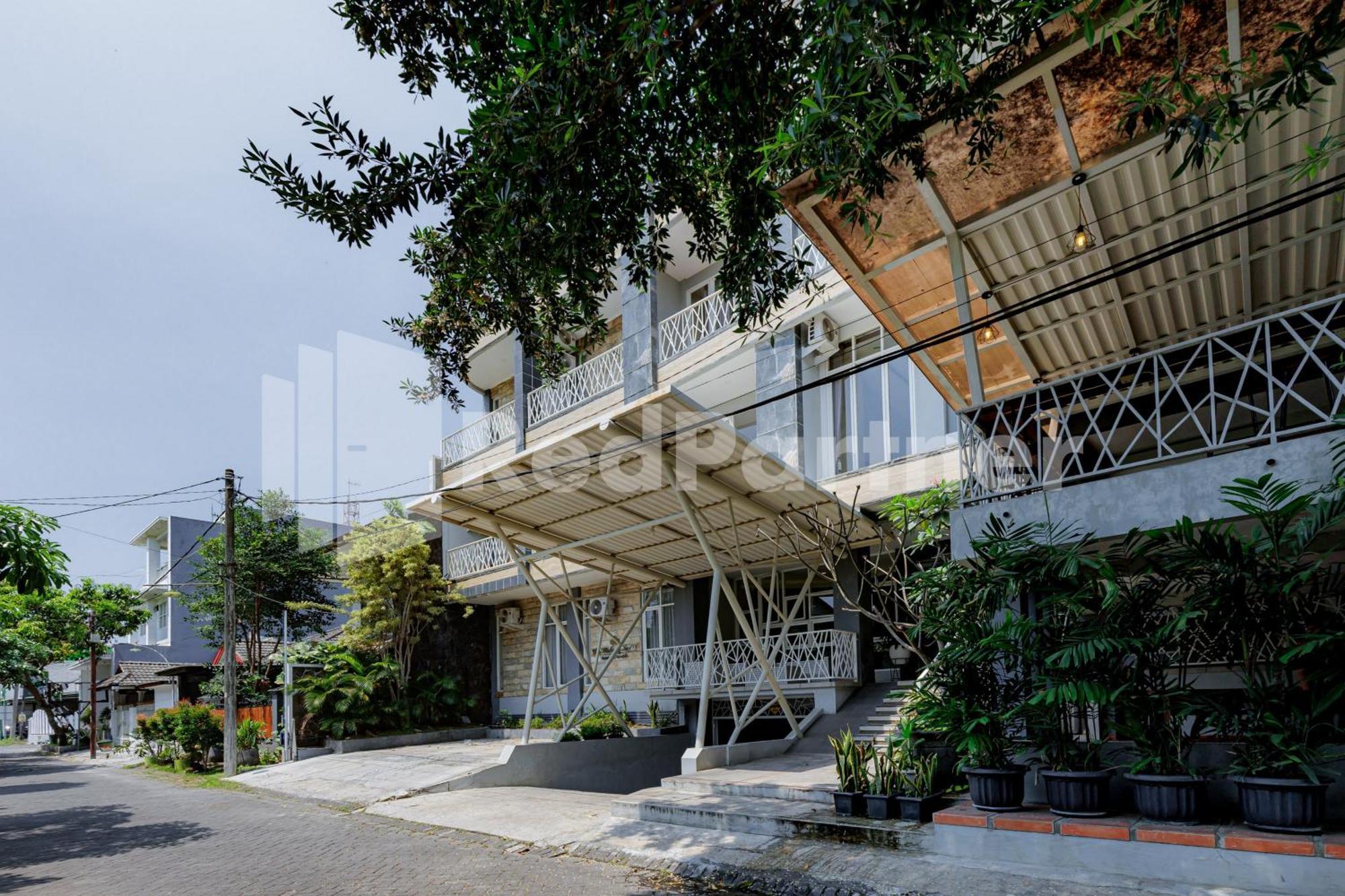 De Malang Sweet Homestay Syariah Mitra Reddoorz Eksteriør billede